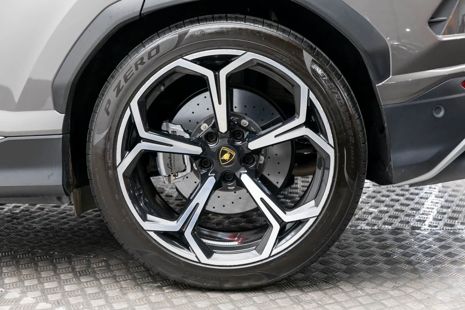 Used 2022 Lamborghini Urus AWD/4WD image 64