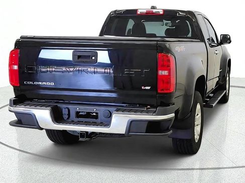 Used 2021 Chevrolet Colorado LT w/ Chrome Appearance Package AWD/4WD image 8