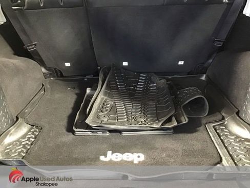 Used 2016 Jeep Wrangler Unlimited Sahara w/ Connectivity Group image 8