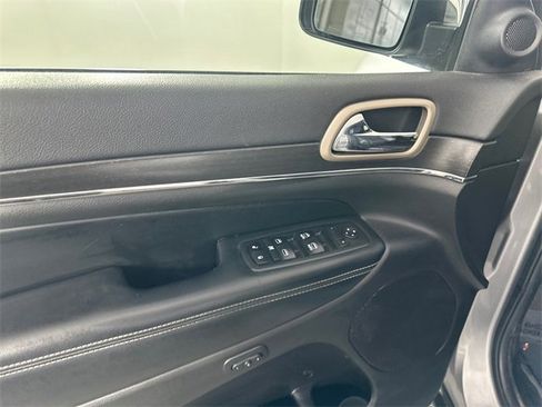 Certified 2017 Jeep Grand Cherokee Limited image 18