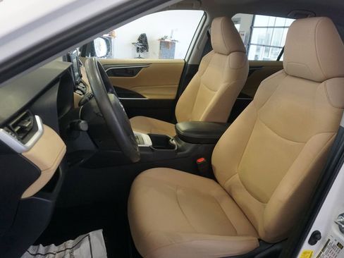 Used 2022 Toyota RAV4 LE image 15