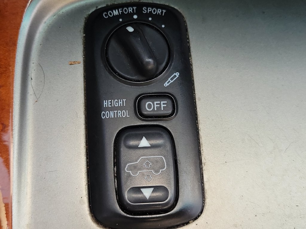 Used 2006 Lexus LX 470 4WD w/ Preferred Accessory Pkg image 31