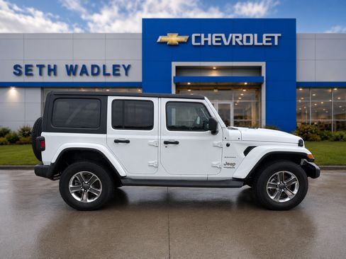 Used 2022 Jeep Wrangler Unlimited Sahara AWD/4WD image 47