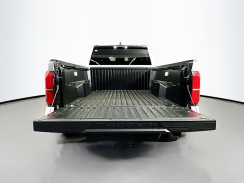 Certified 2025 Toyota Tacoma SR5 AWD/4WD image 24