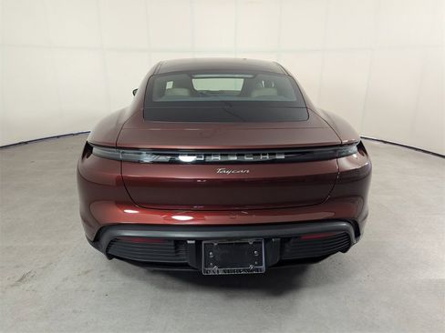 Used 2022 Porsche Taycan image 5