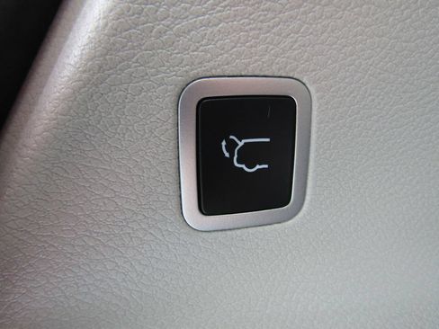 Used 2024 Chrysler Pacifica Touring-L FWD image 20