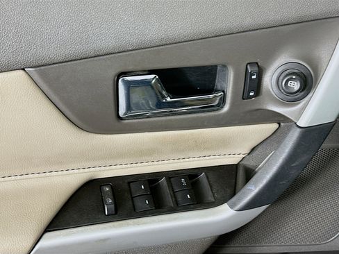 Used 2014 Ford Edge SE image 15