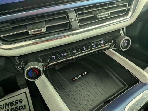 Certified 2025 Chevrolet Equinox EV LT w/ Convenience Package image 30