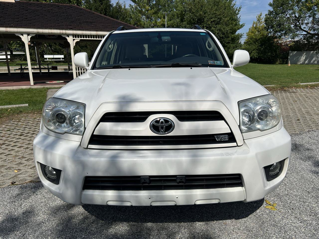 Used 2007 Toyota 4Runner Limited AWD/4WD image 2