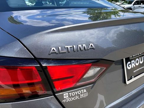 Used 2024 Nissan Altima 2.5 SV FWD image 32