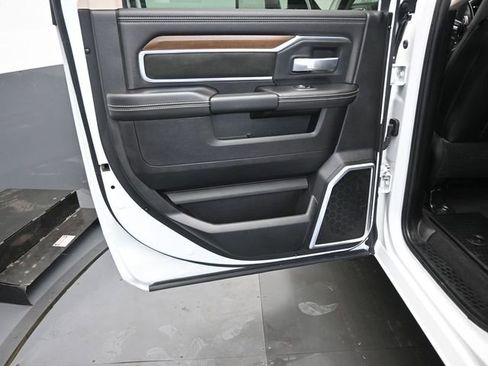 Used 2024 RAM 2500 Laramie AWD/4WD image 18