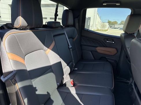 Used 2024 GMC Canyon AT4 w/ AT4 Premium Package AWD/4WD image 9