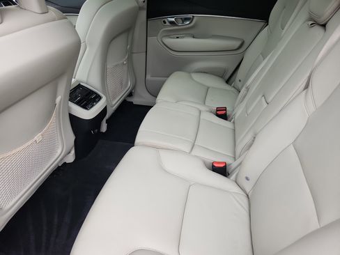 Used 2020 Volvo XC90 T5 Momentum image 5