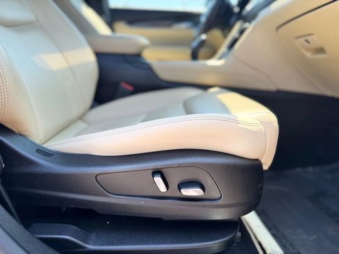 Used 2017 Cadillac XT5 FWD image 22