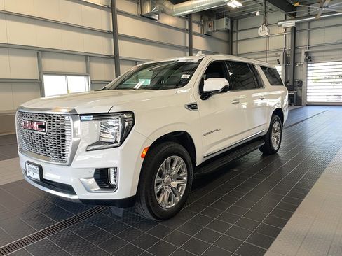 Used 2024 GMC Yukon XL Denali AWD/4WD image 3