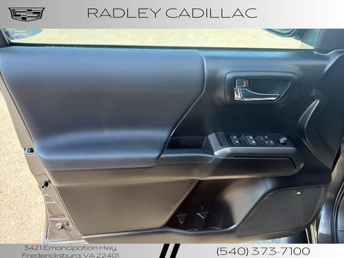 Used 2022 Toyota Tacoma TRD Sport w/ TRD Premium Sport Package AWD/4WD image 4