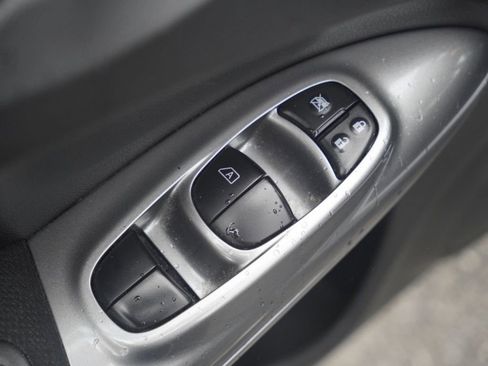 Used 2016 Nissan Juke S image 9