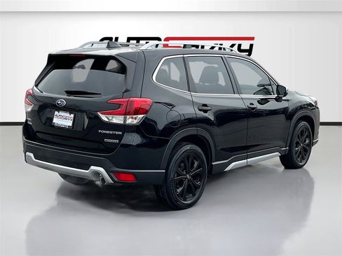 Used 2023 Subaru Forester Touring image 7