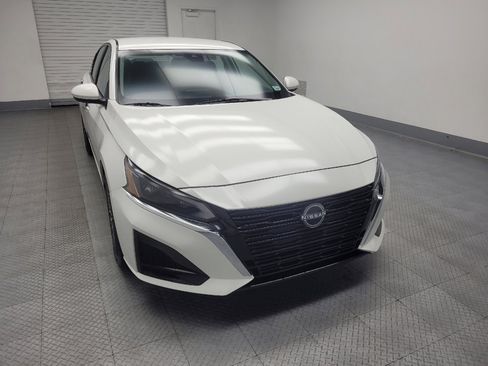 Used 2023 Nissan Altima 2.5 SV image 14