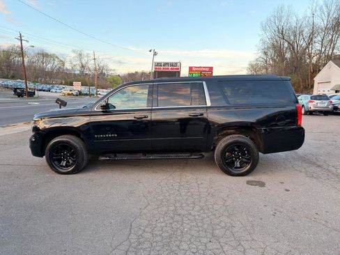 Used 2017 Chevrolet Suburban LT image 8