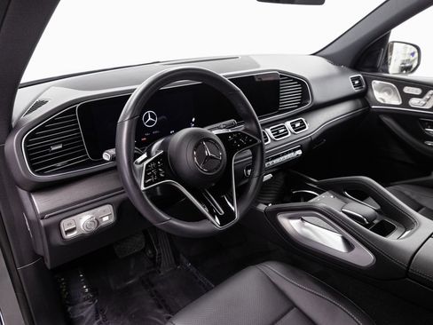 Used 2025 Mercedes-Benz GLE 450e 4MATIC w/ AMG Line Exterior image 9