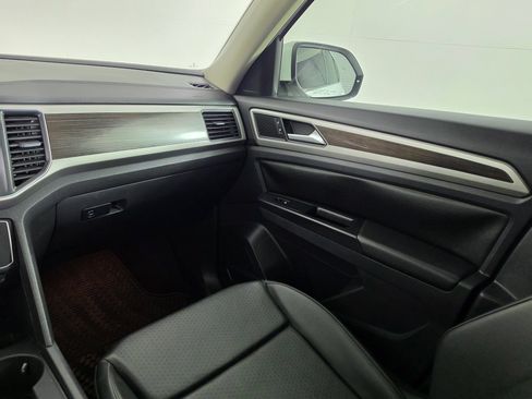 Used 2019 Volkswagen Atlas SE FWD image 32