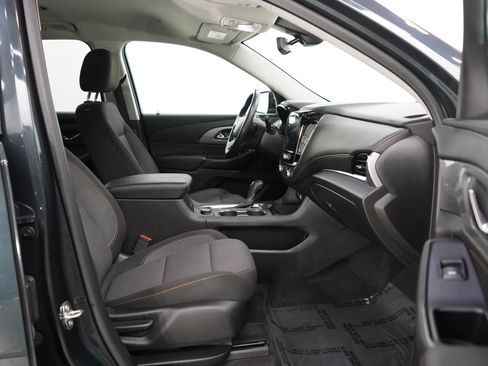 Used 2020 Chevrolet Traverse LT w/ Driver Confidence II Package AWD/4WD image 11