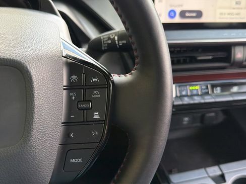 Used 2024 Toyota Prius Prime Premium FWD image 25
