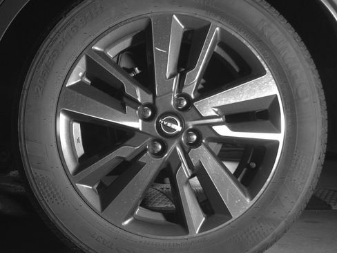 Used 2025 Nissan Versa SV image 14