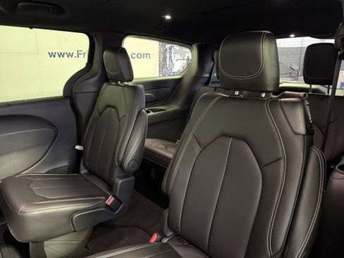 New 2026 Chrysler Pacifica Select FWD image 27