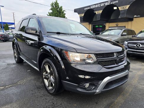 Used 2015 Dodge Journey Crossroad w/ Flexible Seating Group FWD image 1
