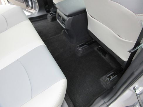 Used 2023 Toyota RAV4 XLE Premium image 21