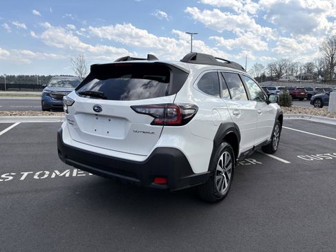 Certified 2025 Subaru Outback Premium AWD/4WD image 9