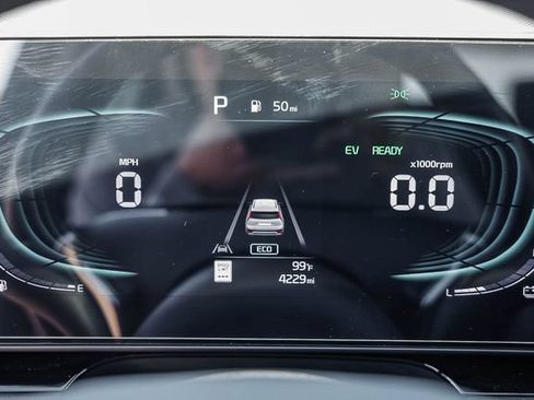 Used 2025 Kia Niro EX FWD image 26
