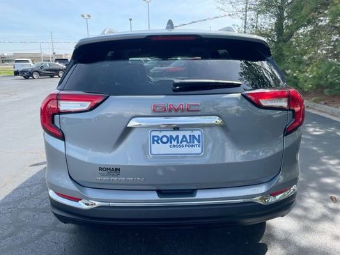 Used 2023 GMC Terrain SLT image 4
