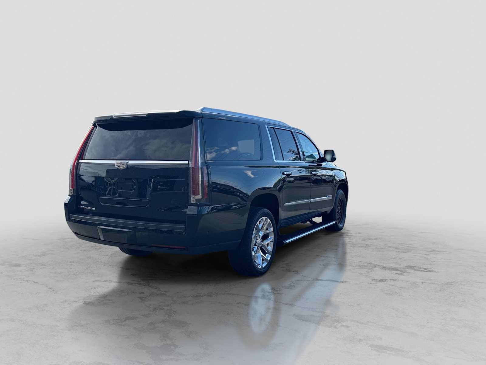 Used 2018 Cadillac Escalade ESV Premium Luxury AWD/4WD image 6