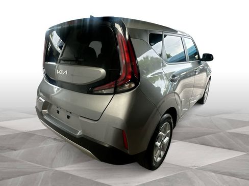 Used 2025 Kia Soul LX w/ LX Technology Package FWD image 8