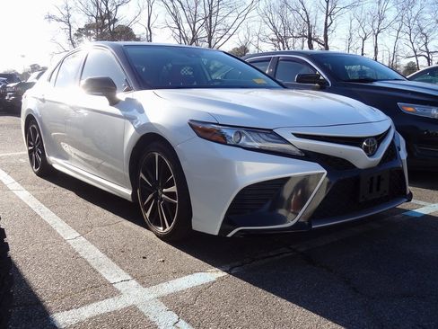 Used 2019 Toyota Camry XSE image 1