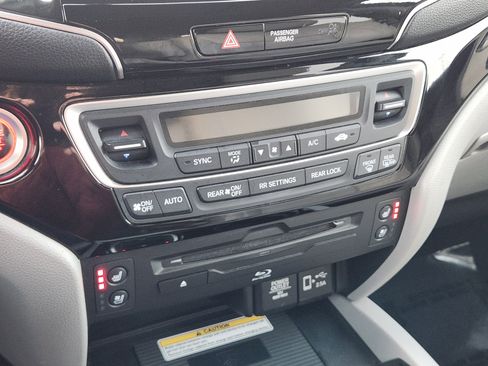Used 2019 Honda Pilot Elite image 21