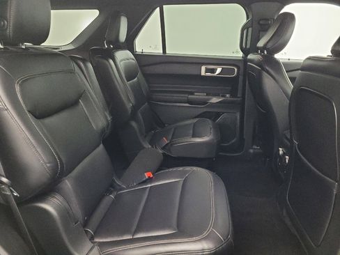 Used 2020 Ford Explorer XLT w/ Equipment Group 202A AWD/4WD image 19
