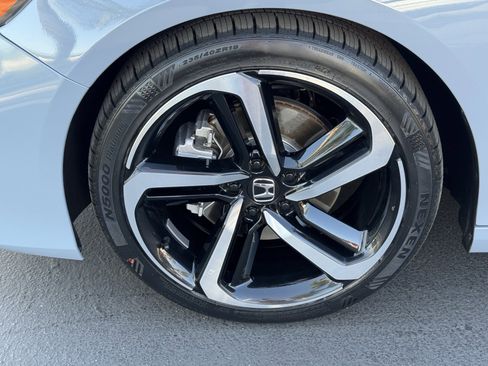 Used 2021 Honda Accord Sport image 12