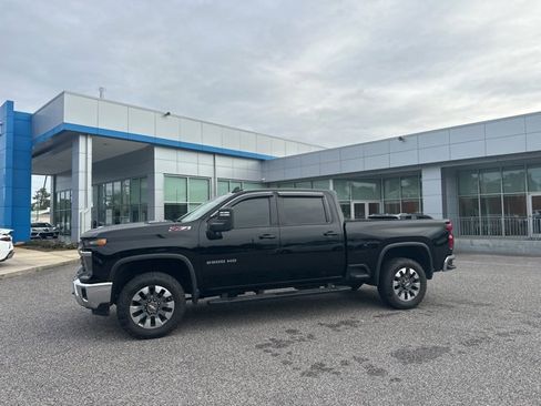 Used 2024 Chevrolet Silverado 2500 LT image 2