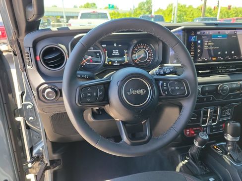 Used 2026 Jeep Wrangler Unlimited Rubicon AWD/4WD image 19