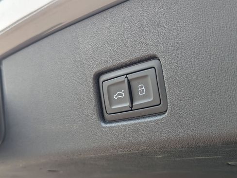 Used 2023 Audi Q4 e-tron Premium Plus w/ Premium Plus RWD image 35