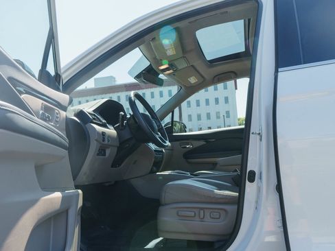 Used 2021 Honda Pilot Touring image 11