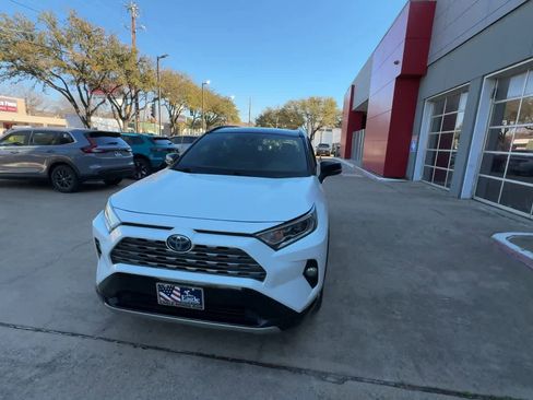 Used 2020 Toyota RAV4 XSE image 3