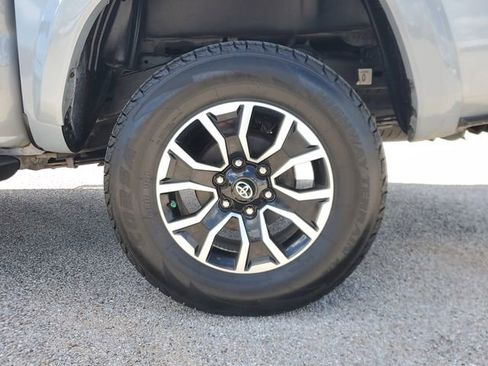 Used 2021 Toyota Tacoma TRD Sport w/ Technology Package RWD image 9