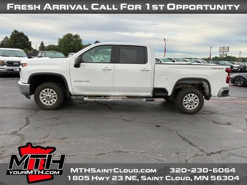 Used 2022 Chevrolet Silverado 2500 LT AWD/4WD image 5