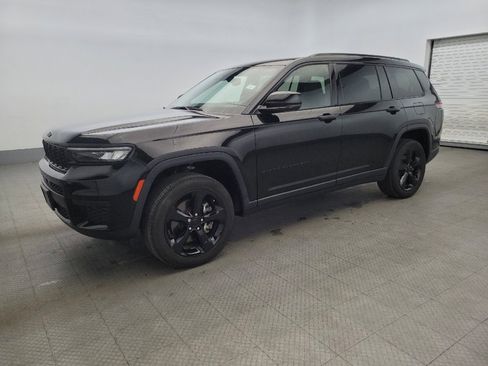 Used 2023 Jeep Grand Cherokee L Laredo AWD/4WD image 2