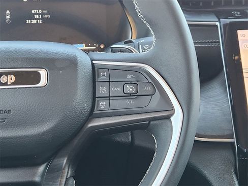 Used 2023 Jeep Grand Cherokee L Limited image 27